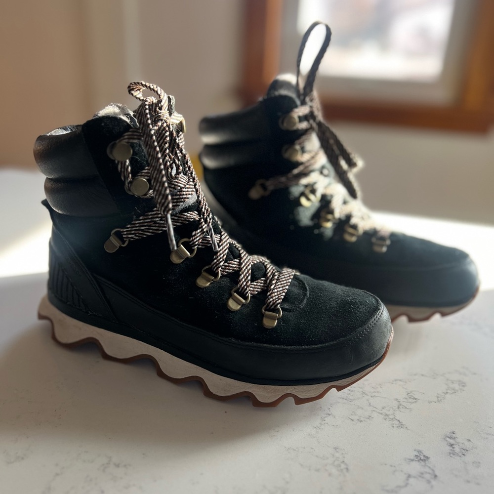 Sorel kinetic conquest boots 8.5
